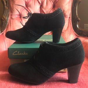 Clark’s black bootie size 6